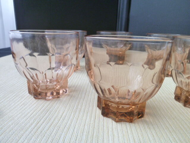 Set de 6 verres de table en verre rosé années 40-50
