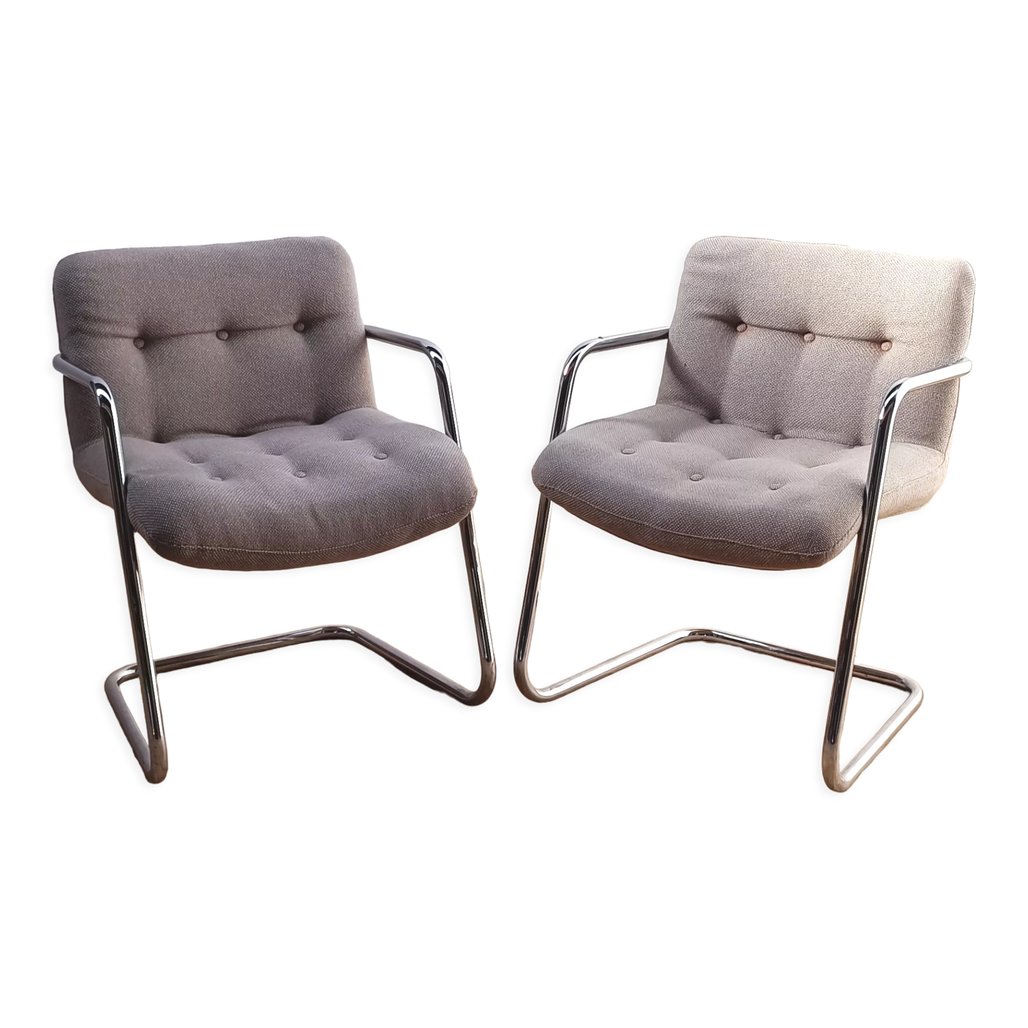 Storm armchair, Airborne