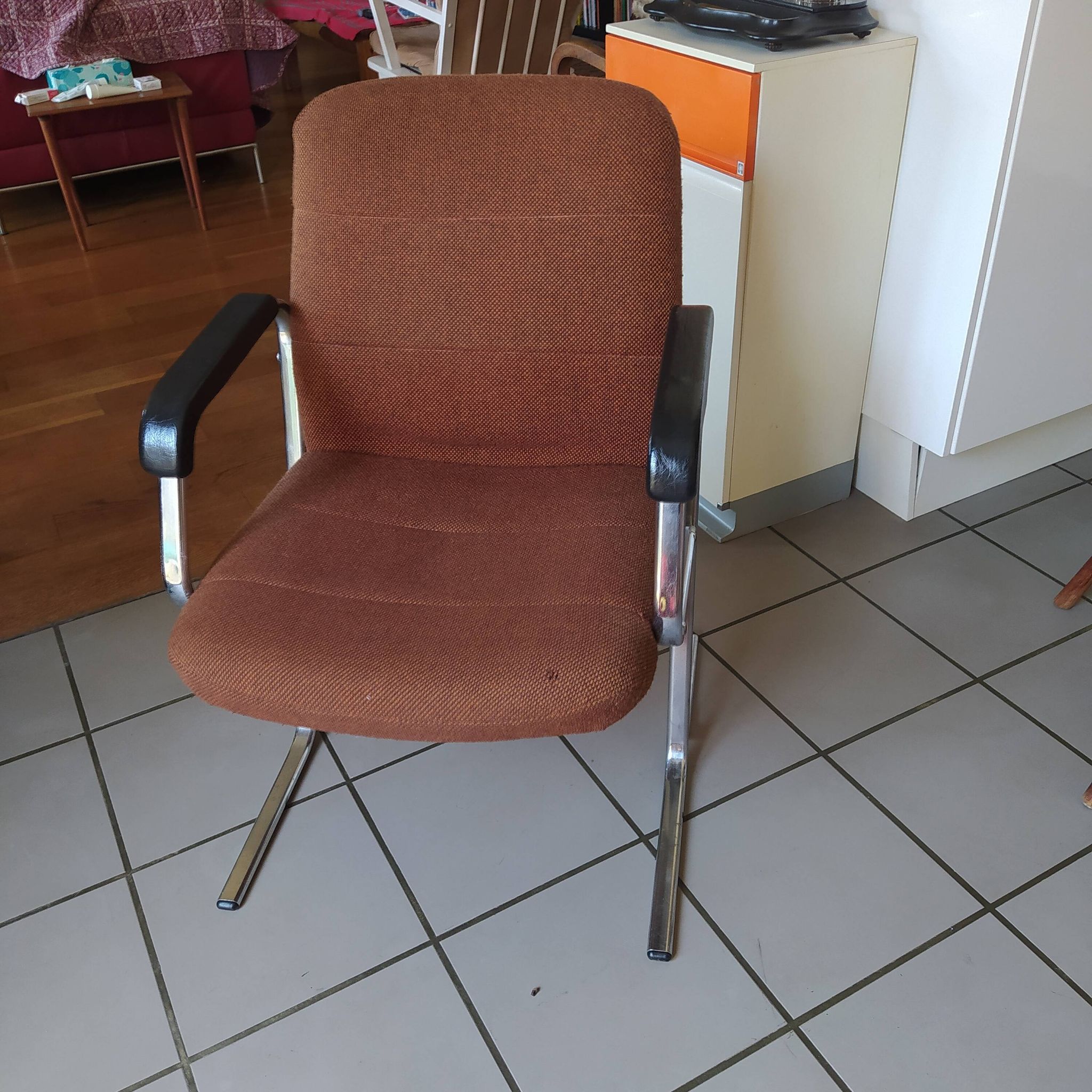 pair of 1970s modernist design armchairs in tweed fabric