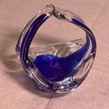 Cendrier en verre soufflé transparent et bleu avec une forme design