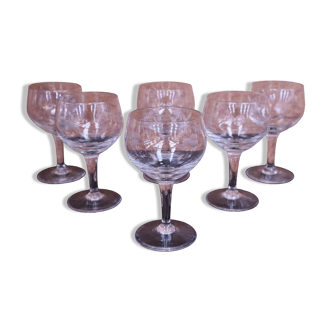 Set of engraved vintage flower balloon red wine glasses.
