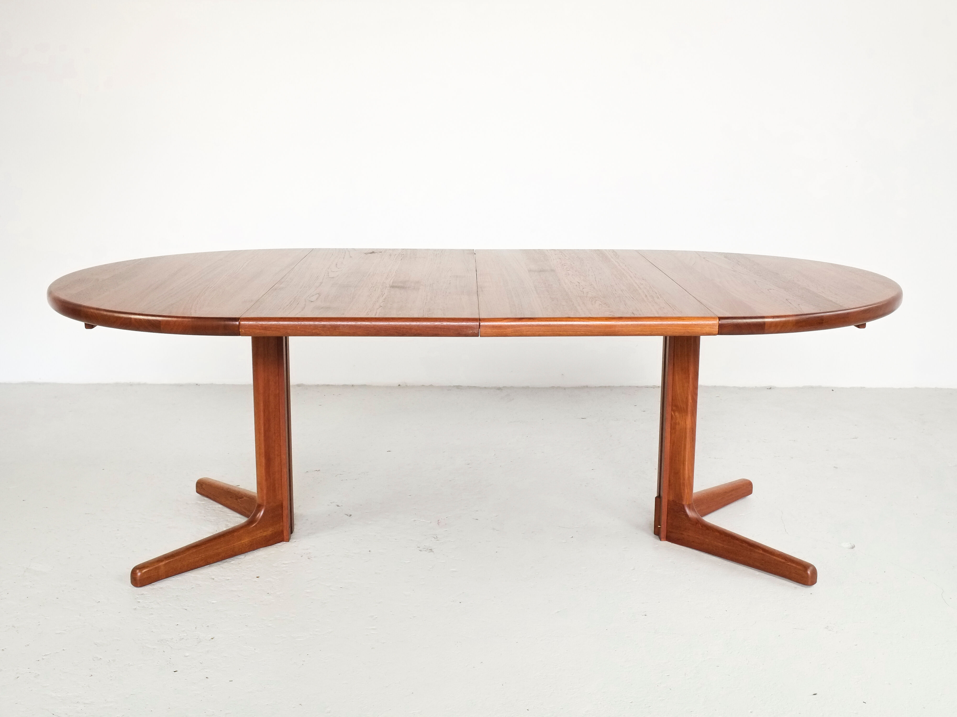 Danish round dining table in teak 1960s