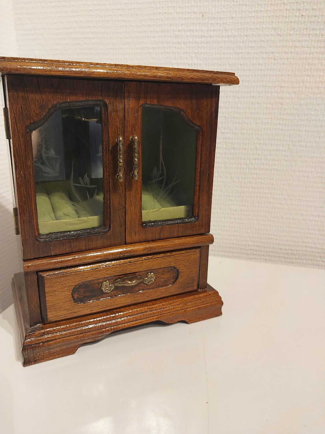 Jewelry box