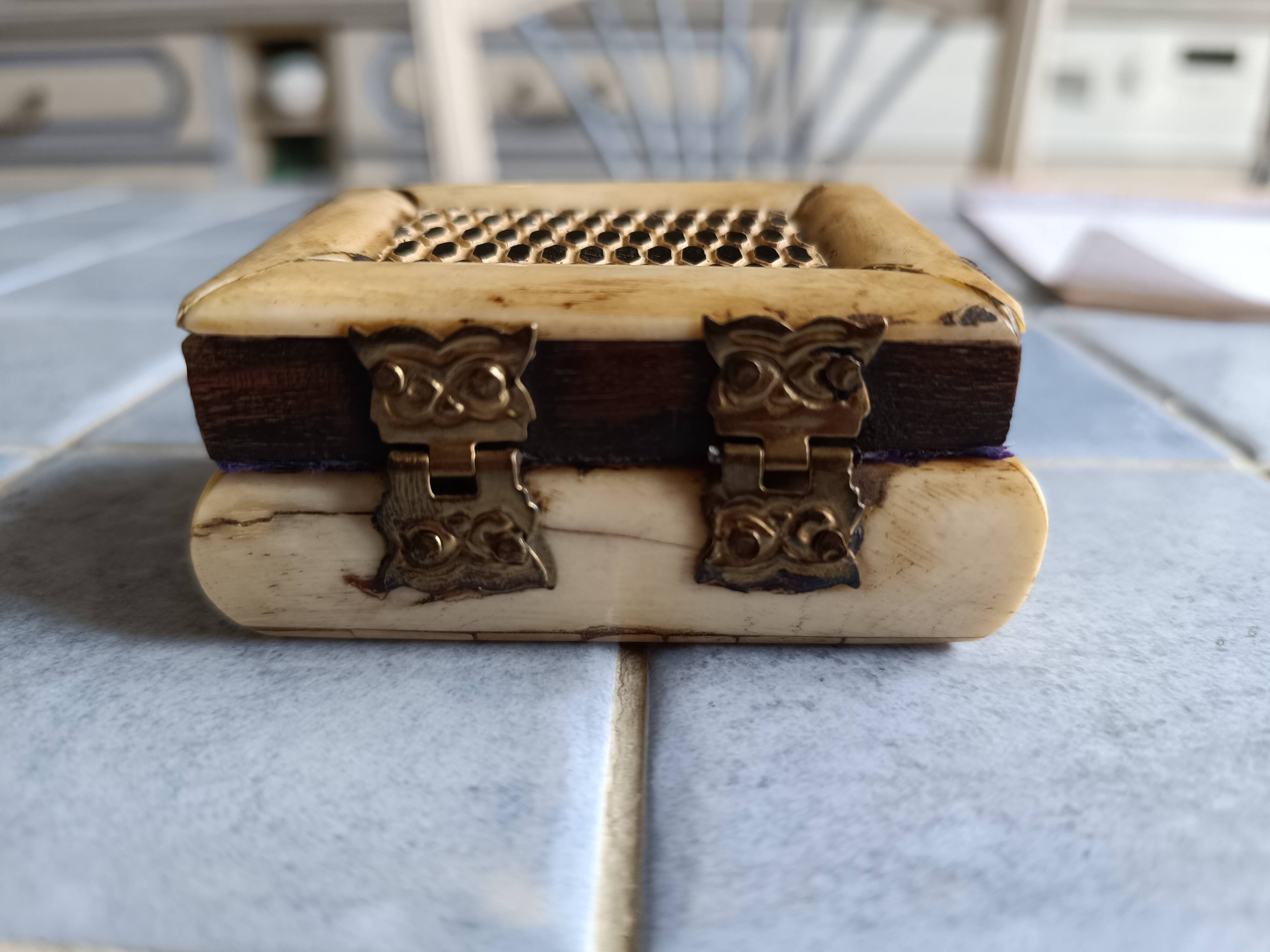 Box made of camel or buffalo bone