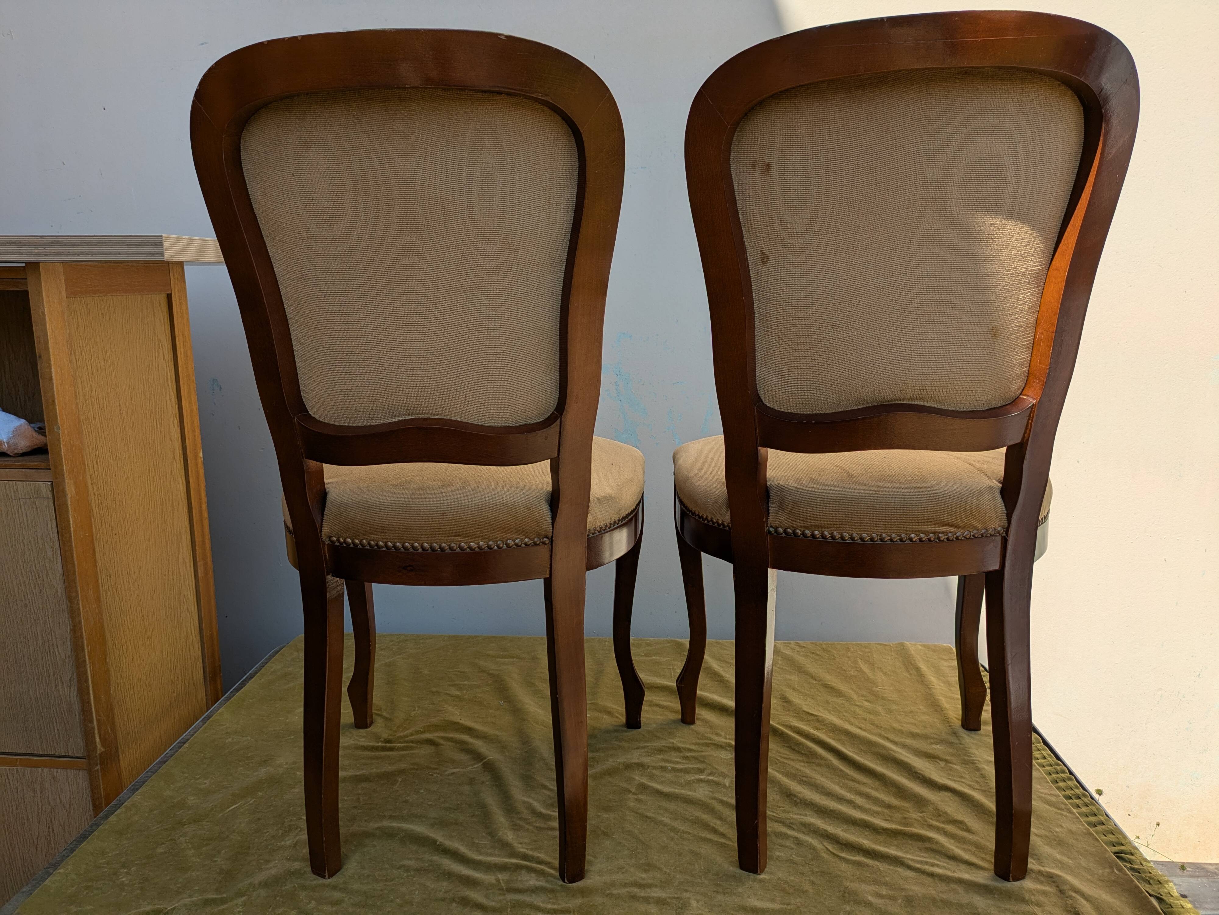 Set of 2 wooden and velvet chairs