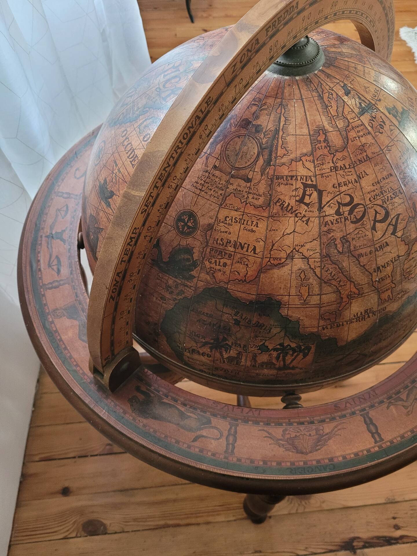 Vintage 70's world map bar