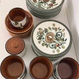 Tableware service plates and cups Argenteuil La Louvière Boch 1960