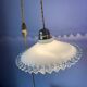 Suspension baladeuse vintage opaline blanche dentelle
