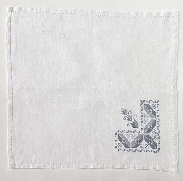 Nappe brodée avec 12 serviettes assorties