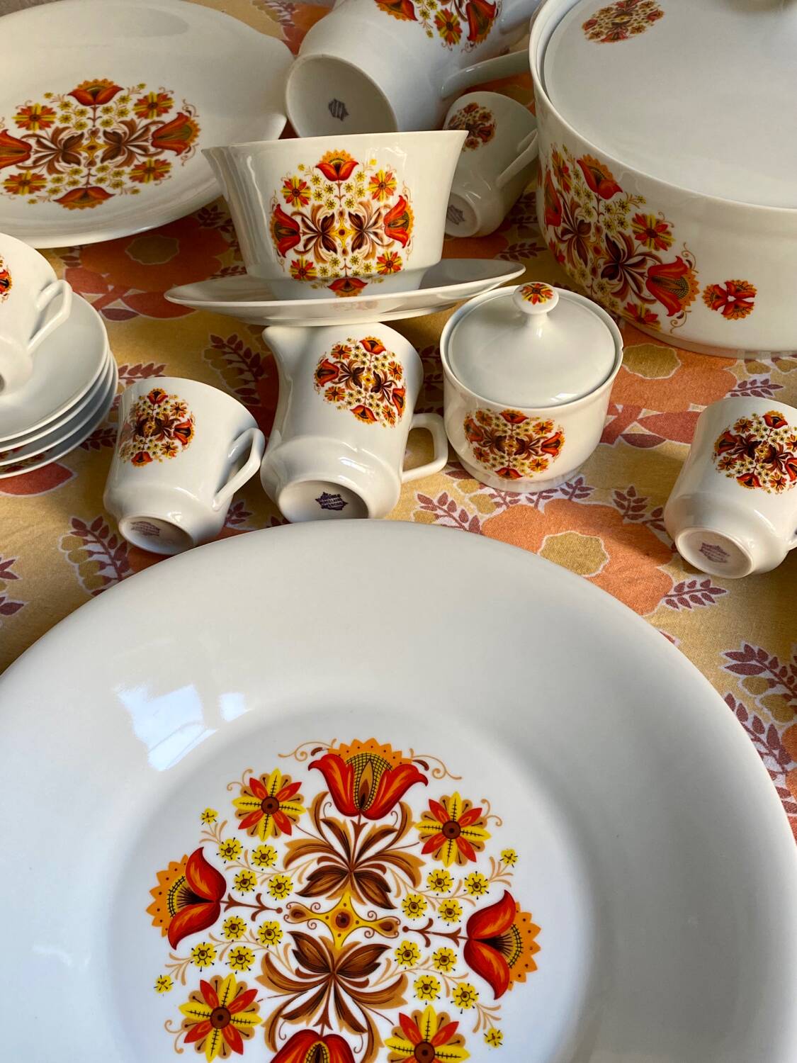 Seventies porcelain service