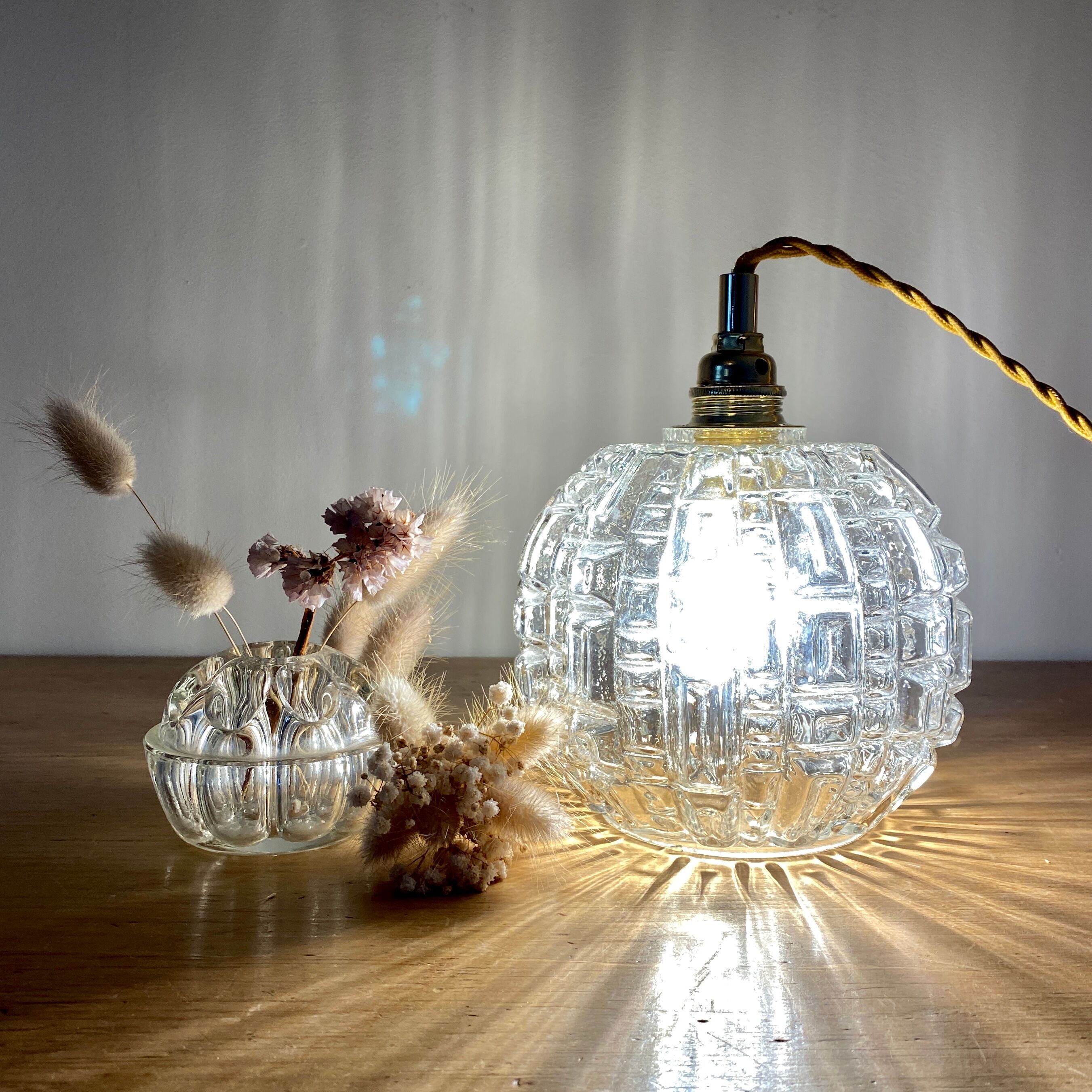Baladeuse globe vintage en verre moulé