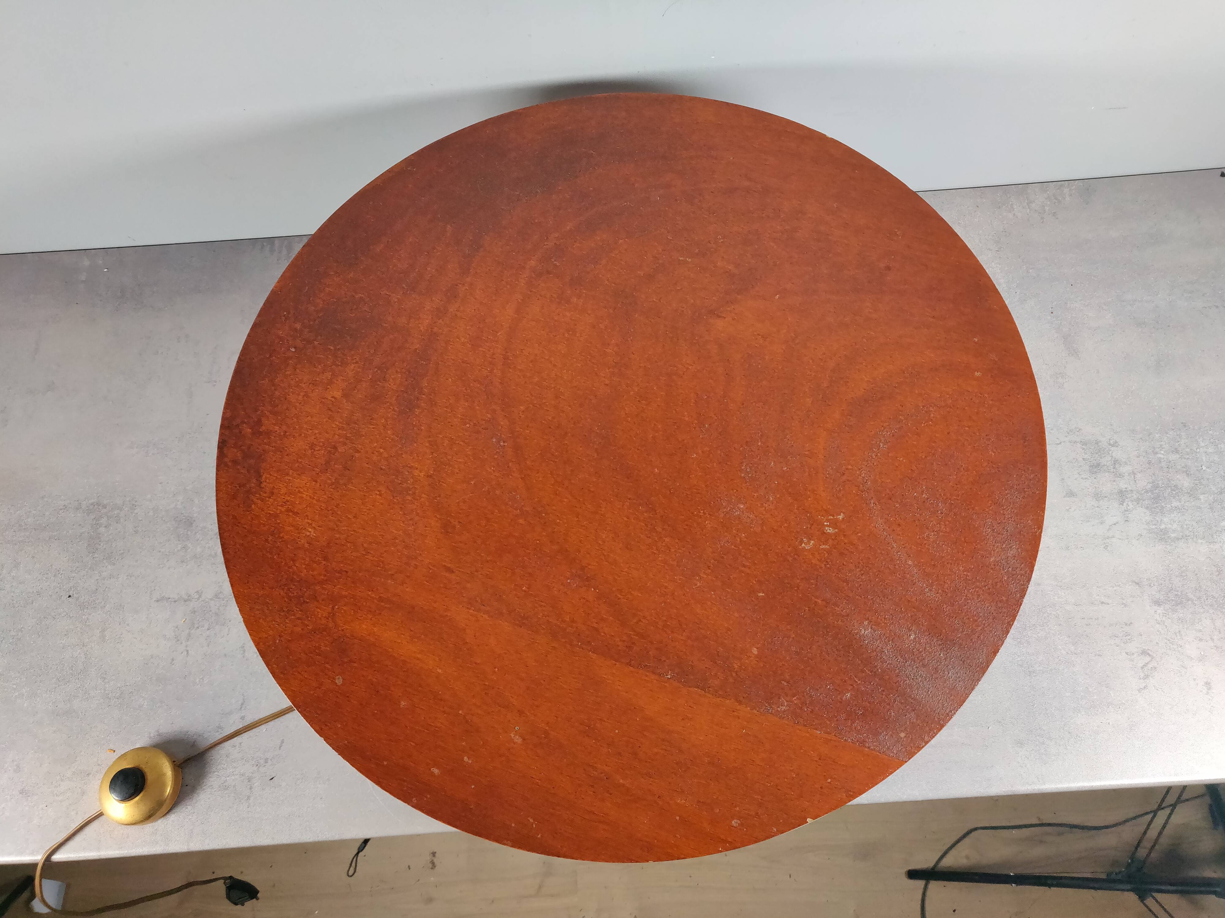 Round of light to pose design 70s