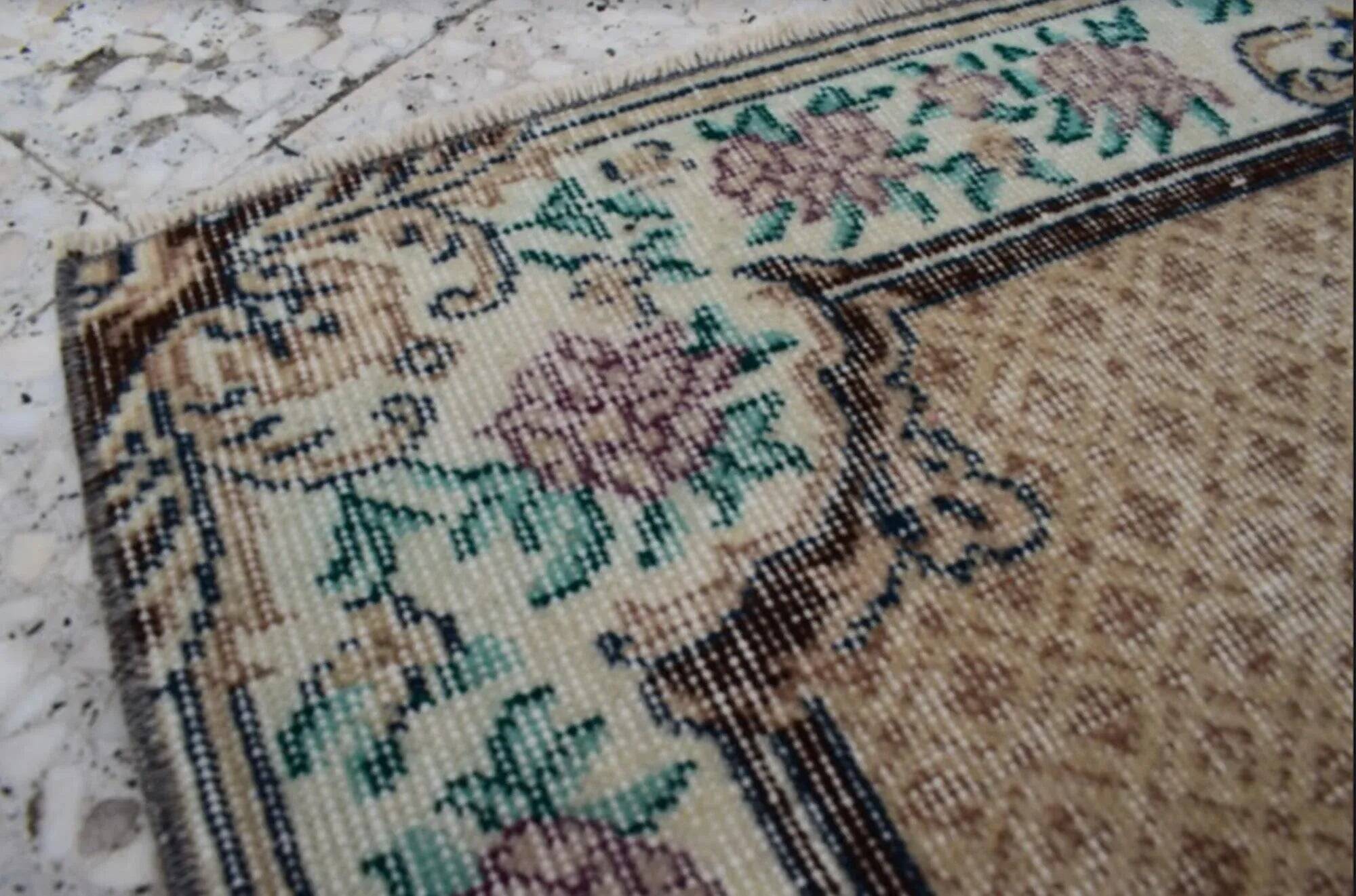 Vintage Turkish handmade rug 109x210 cm