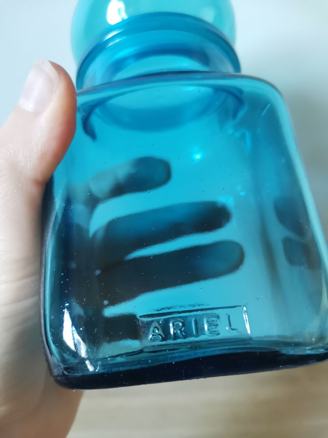 Bocal vintage en verre bleu Ariel