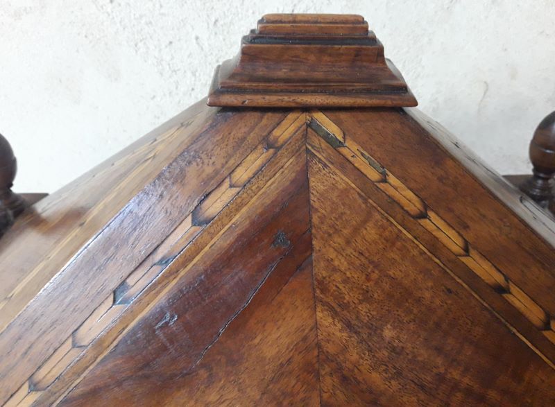 Vitrine XIX° noyer et marqueterie