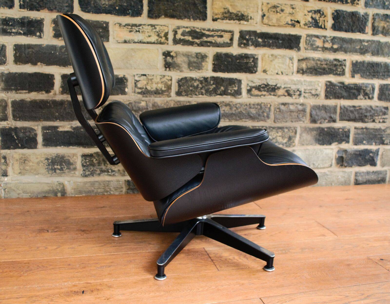 Herman Miller 670 restored version / new leather interior