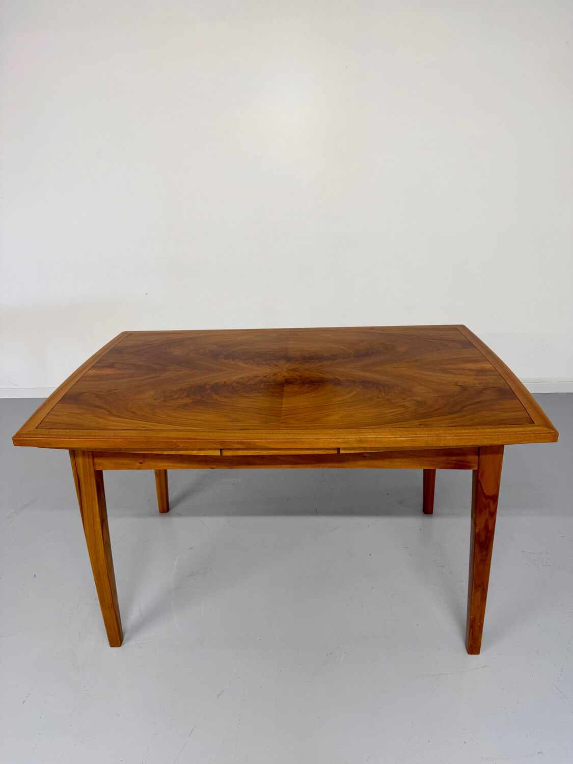 Table de repas à rallonges noyer massif design style scandinave an70