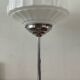 Lampe Art déco en métal chromé et opaline