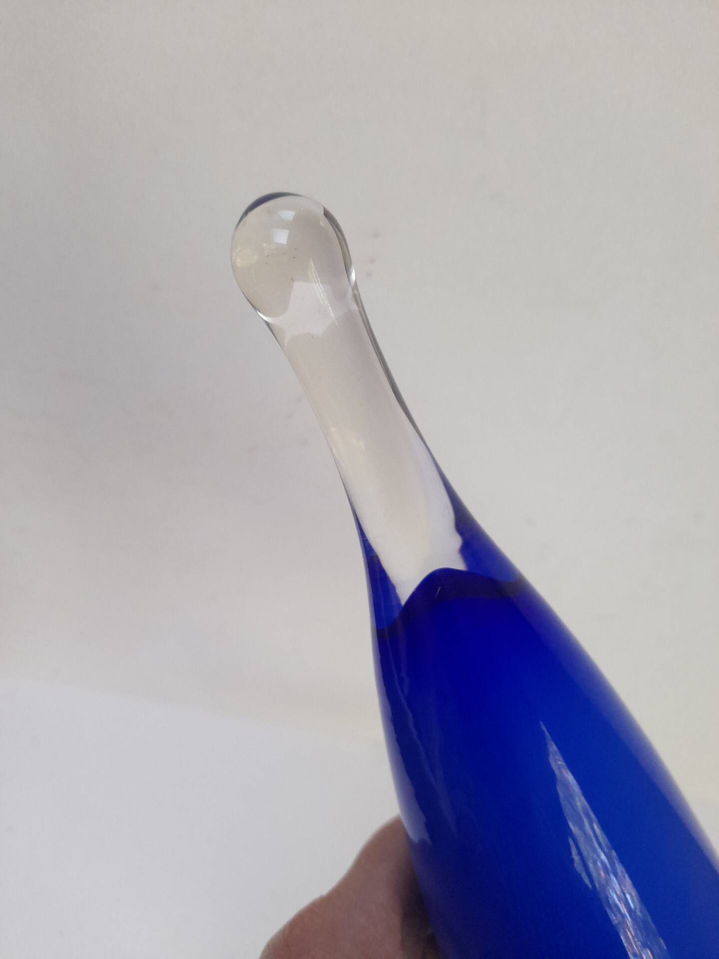 Blue glass table lamp in metal from the 90s.