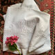 Drap ancien en fil de coton monogramme et brodé .