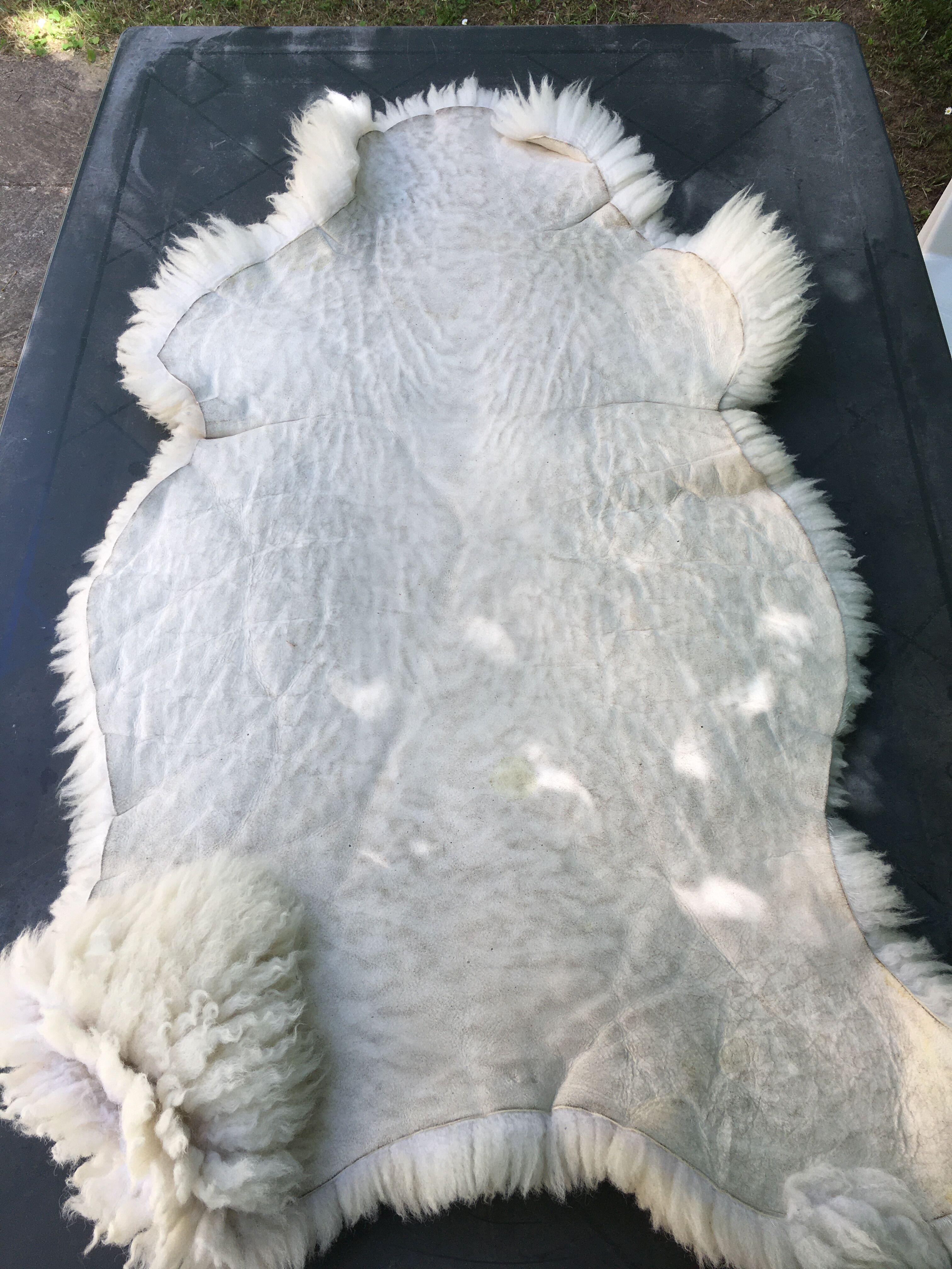 Thick and natural sheepskin 100 cm x 60 cm