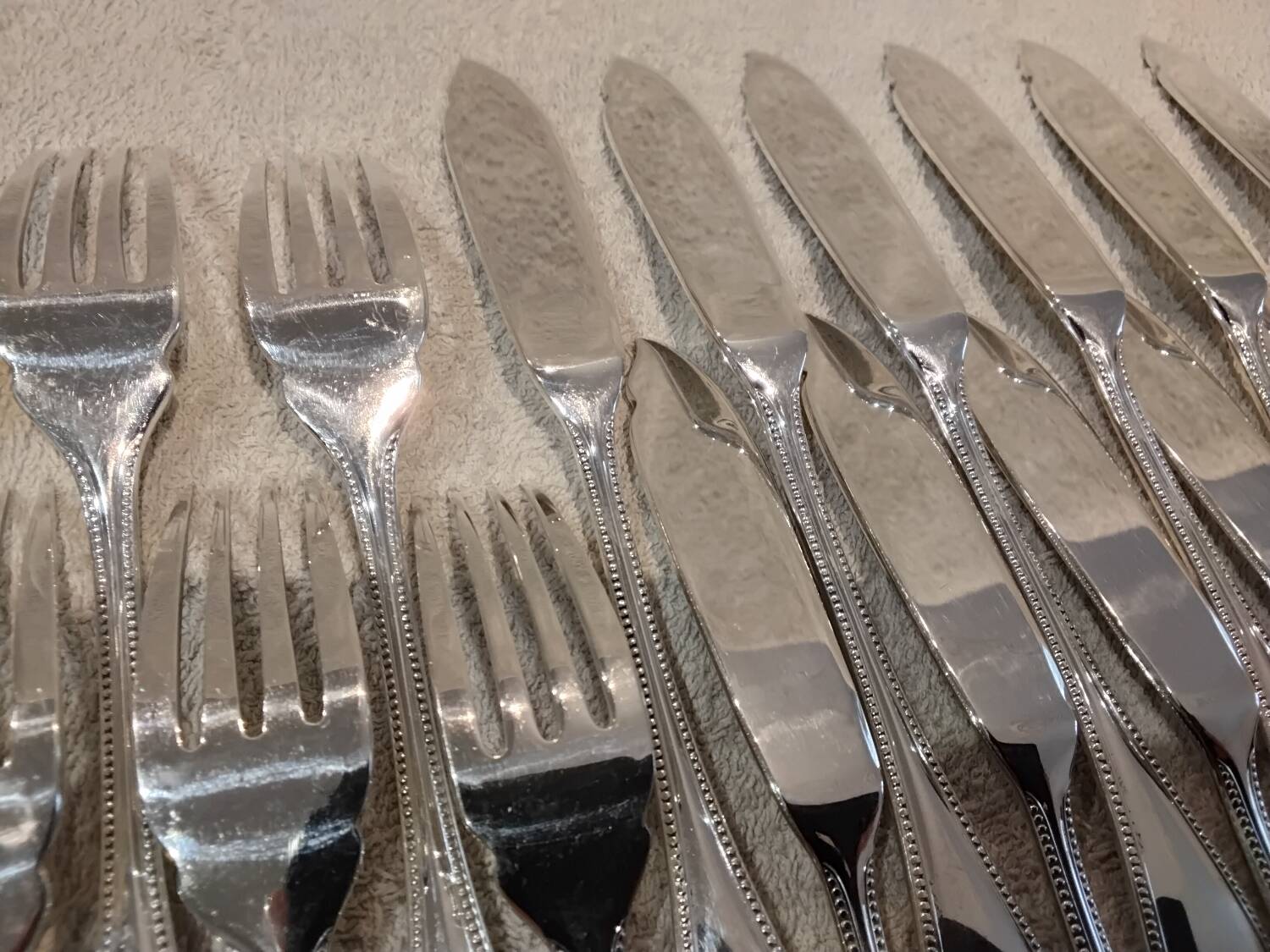 6 fish cutlery pieces, 12 pieces, silver-plated metal, Christofle silversmith, Perles