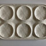 Plat en barbotine blanche faience de Gien 1970