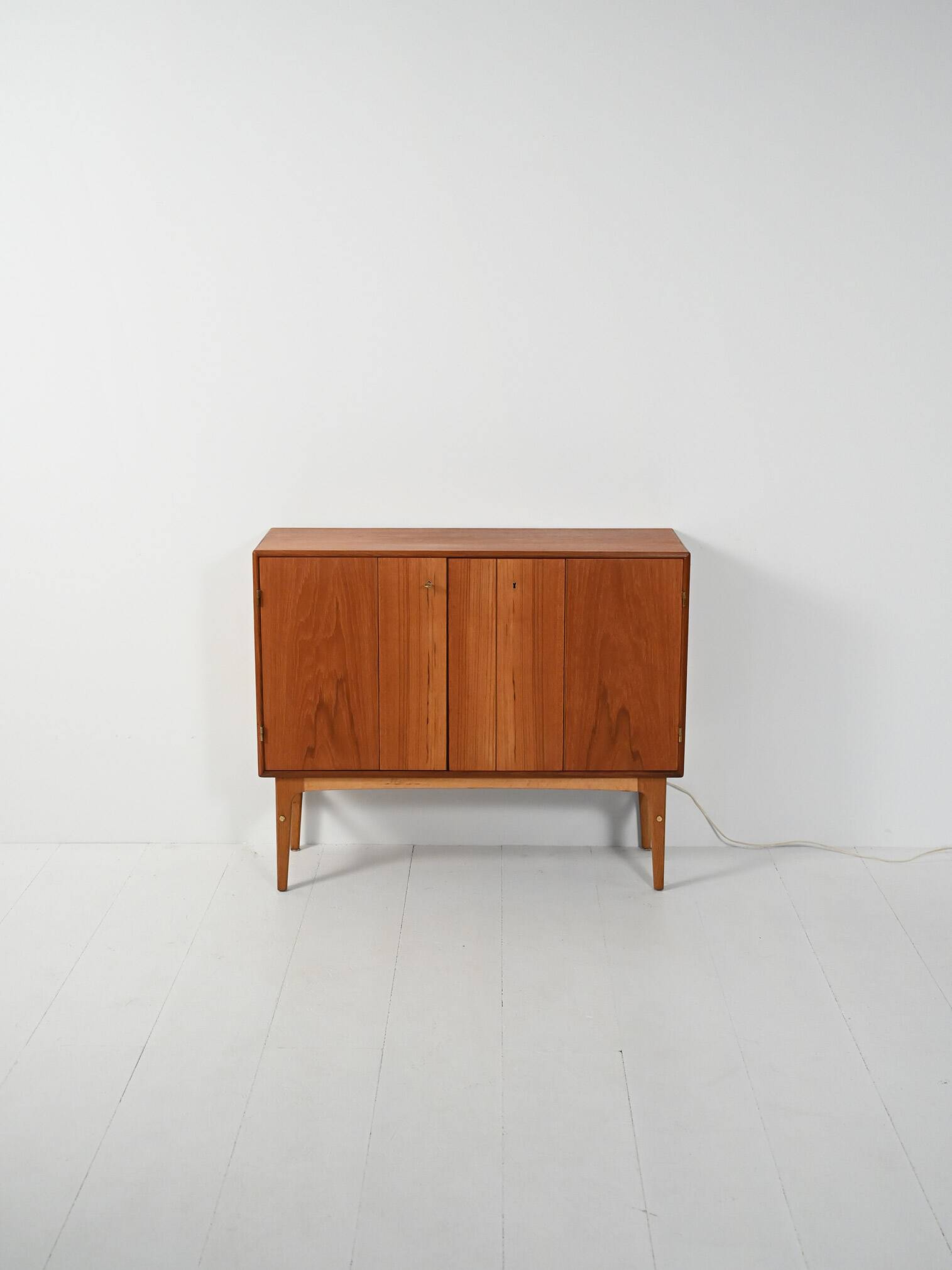 Meuble bar scandinave en teck des années 1950