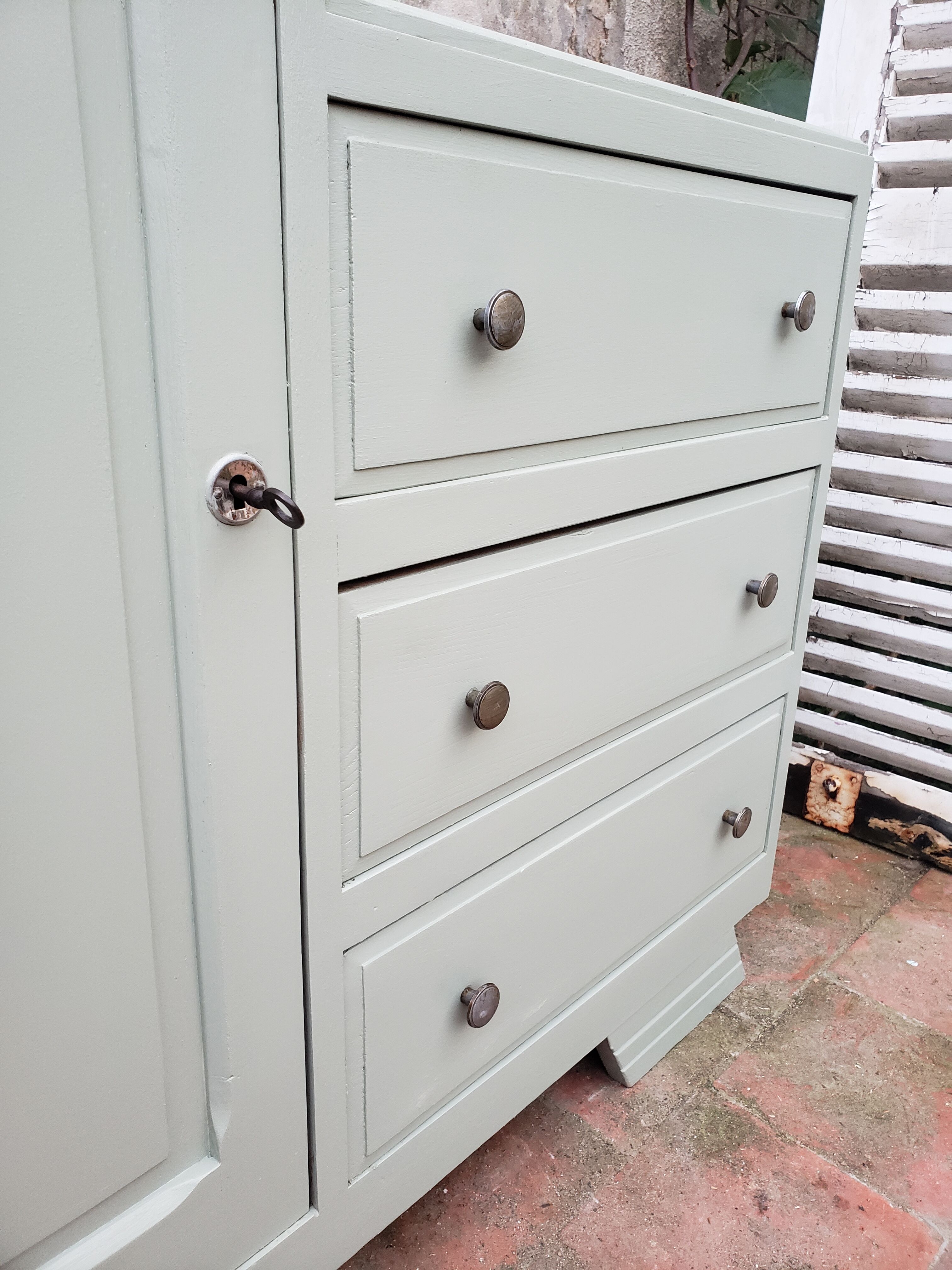Commode asymétrique vintage vert lichen