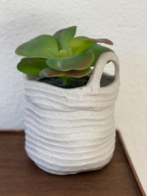 White basket pot cover