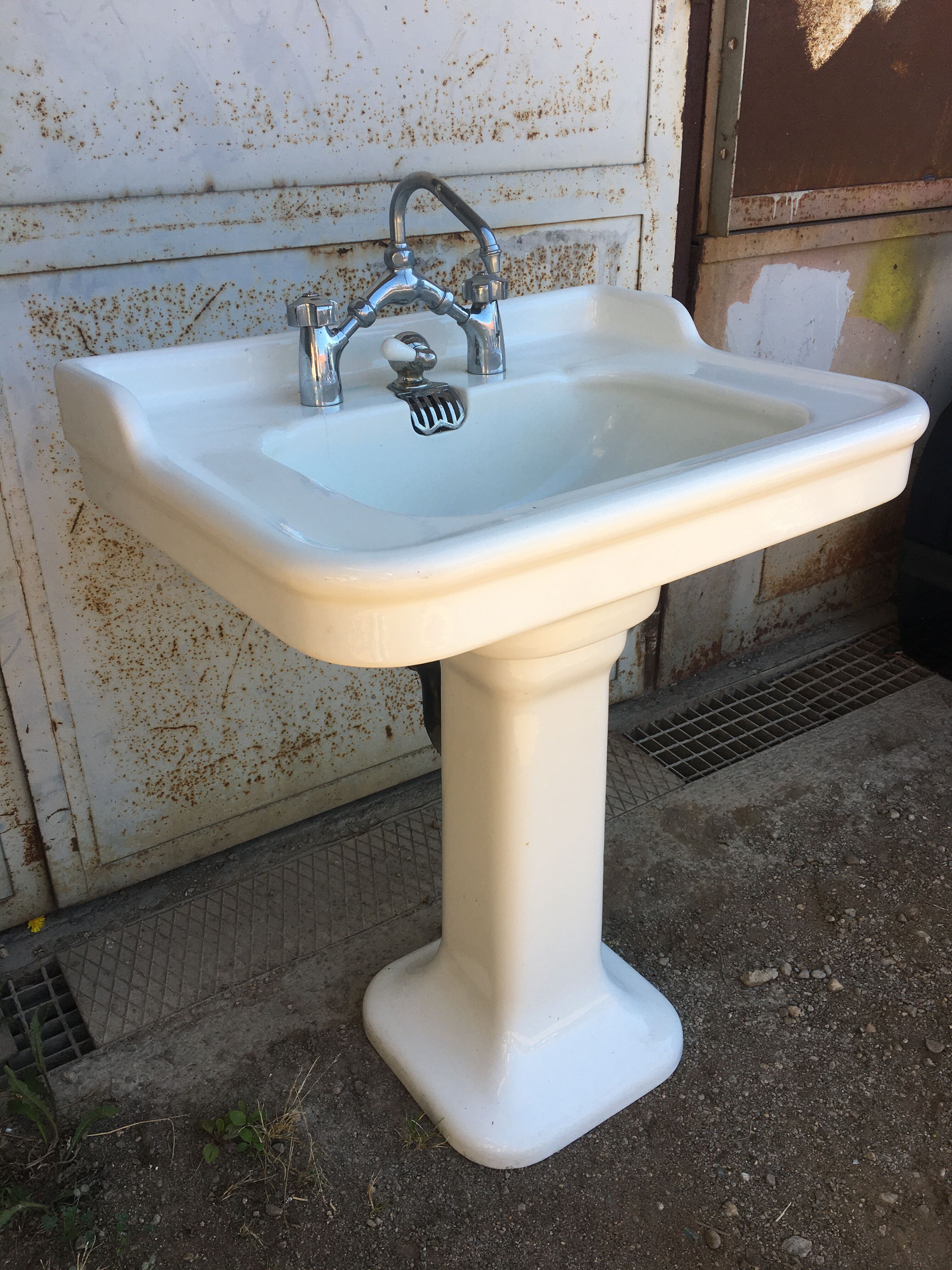 Old column sink
