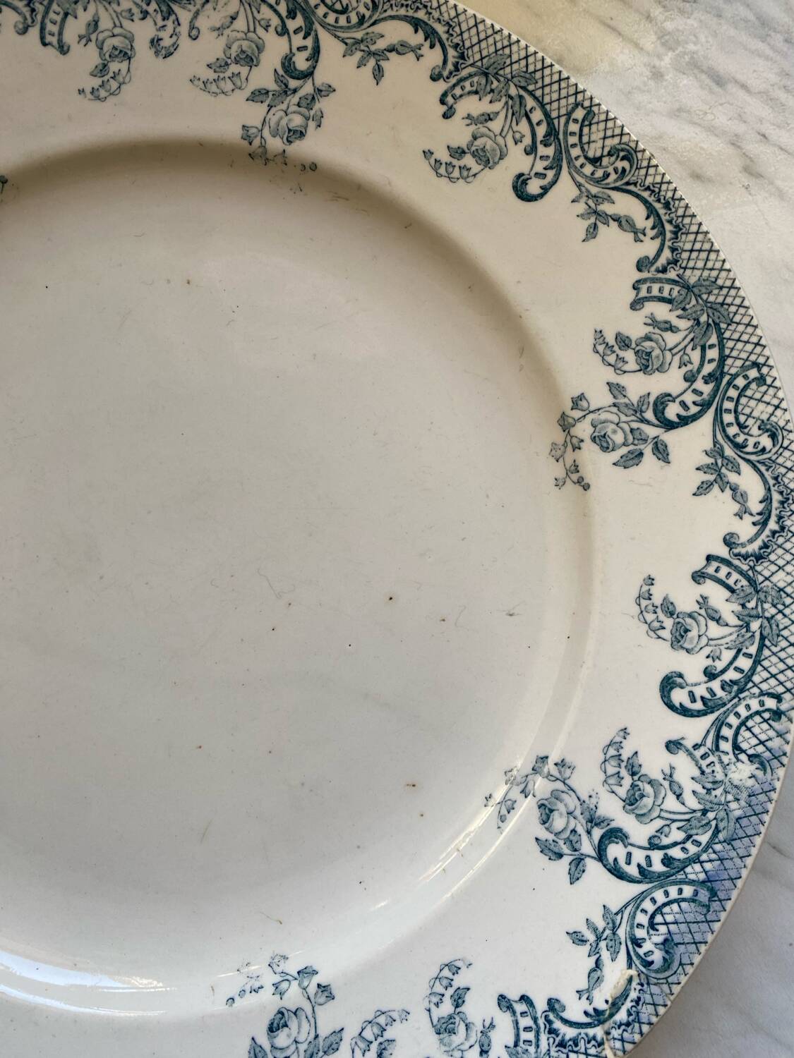 Assiette terre de fer faïencerie d’Orchies