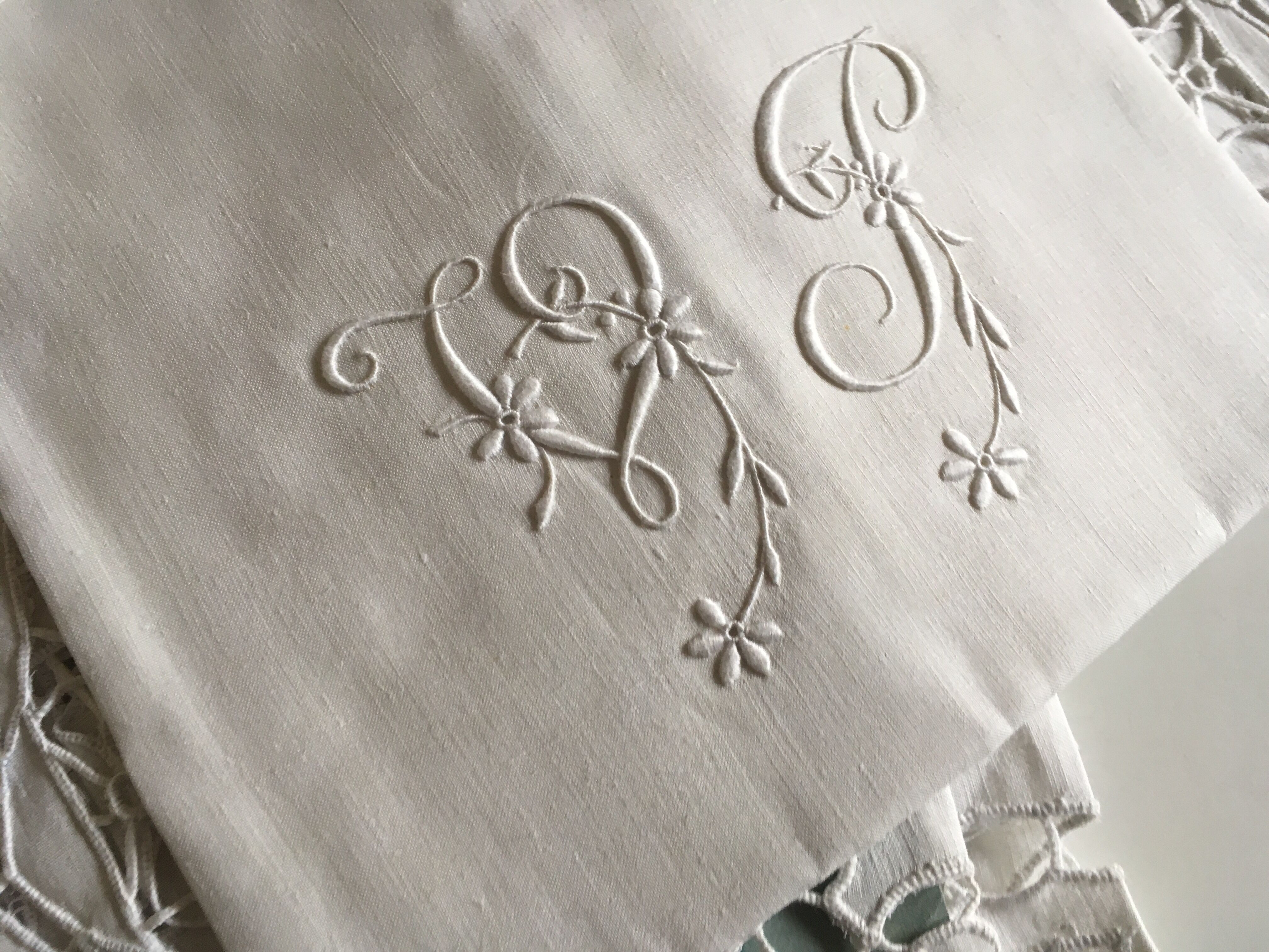 Sheet and pillowcases embroidered linen Richelieu old Castle