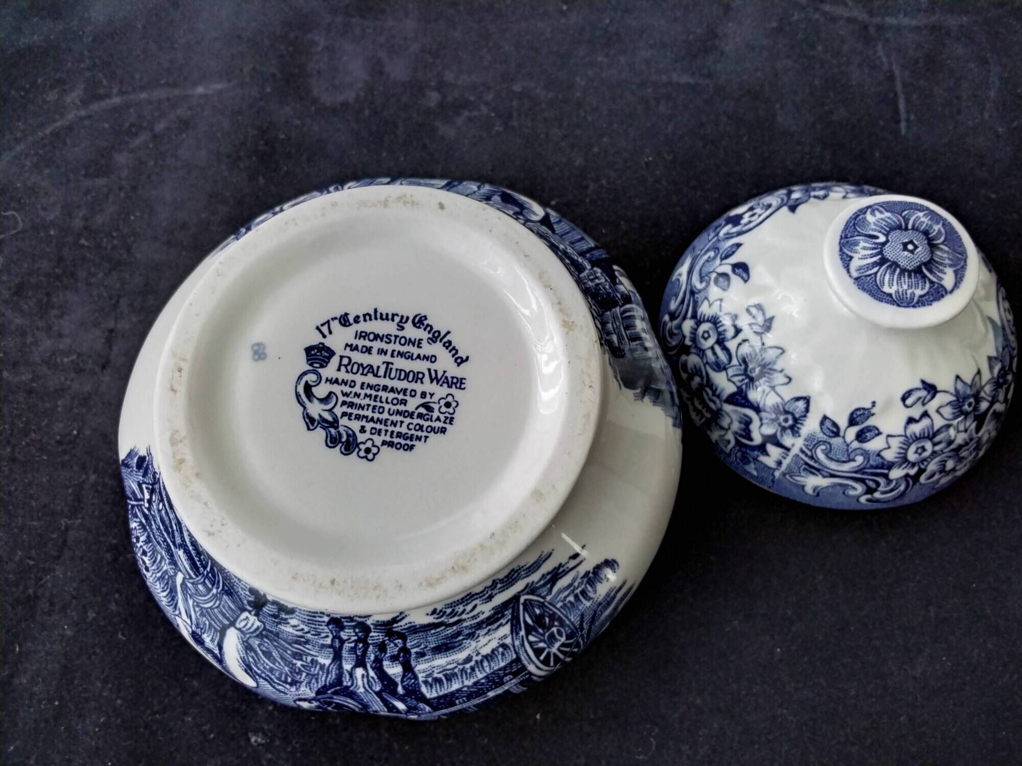 Sucrier en porcelaine Anglaise Royal Tudor