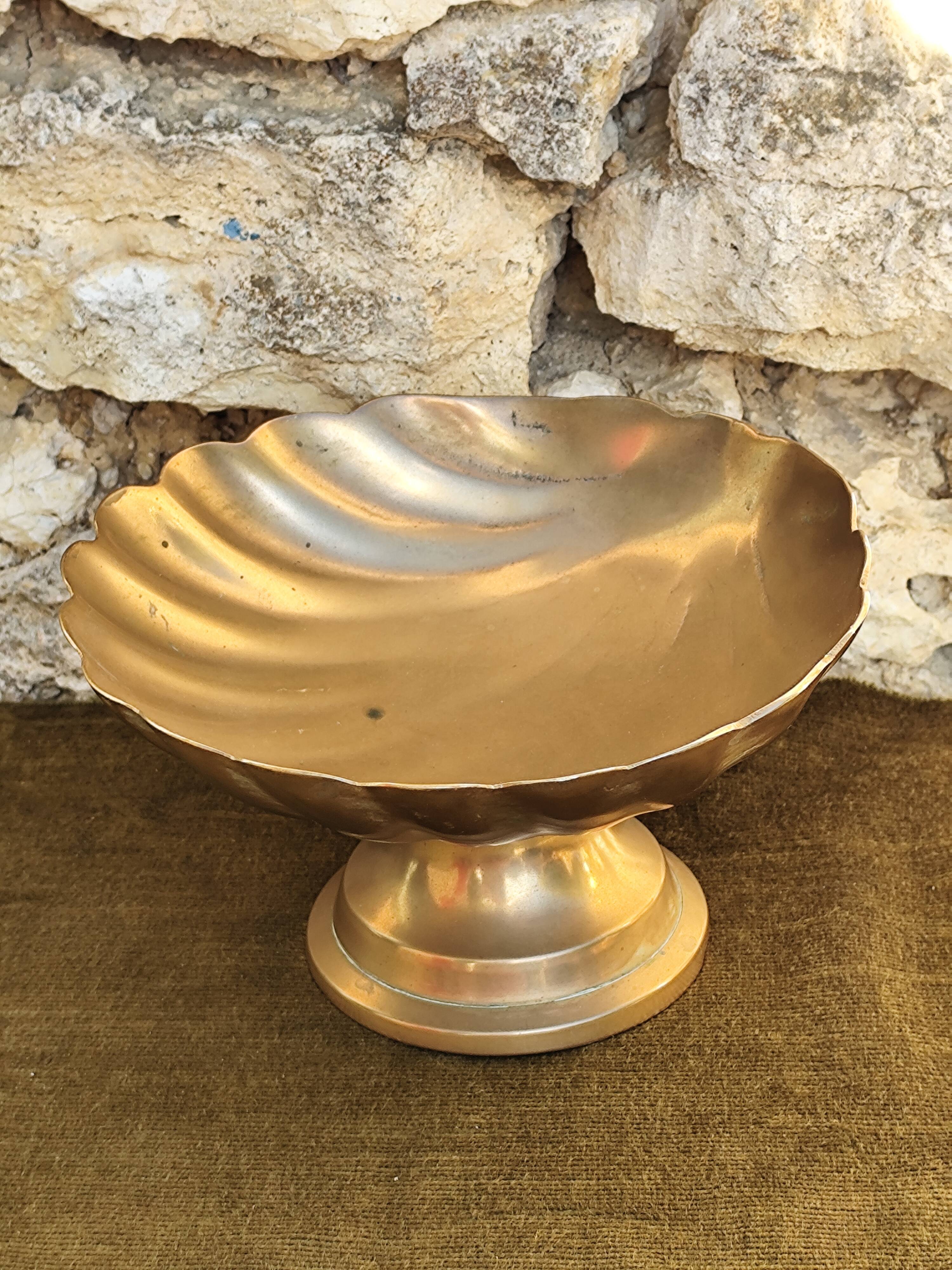 Large brass shell-shaped pocket emptier