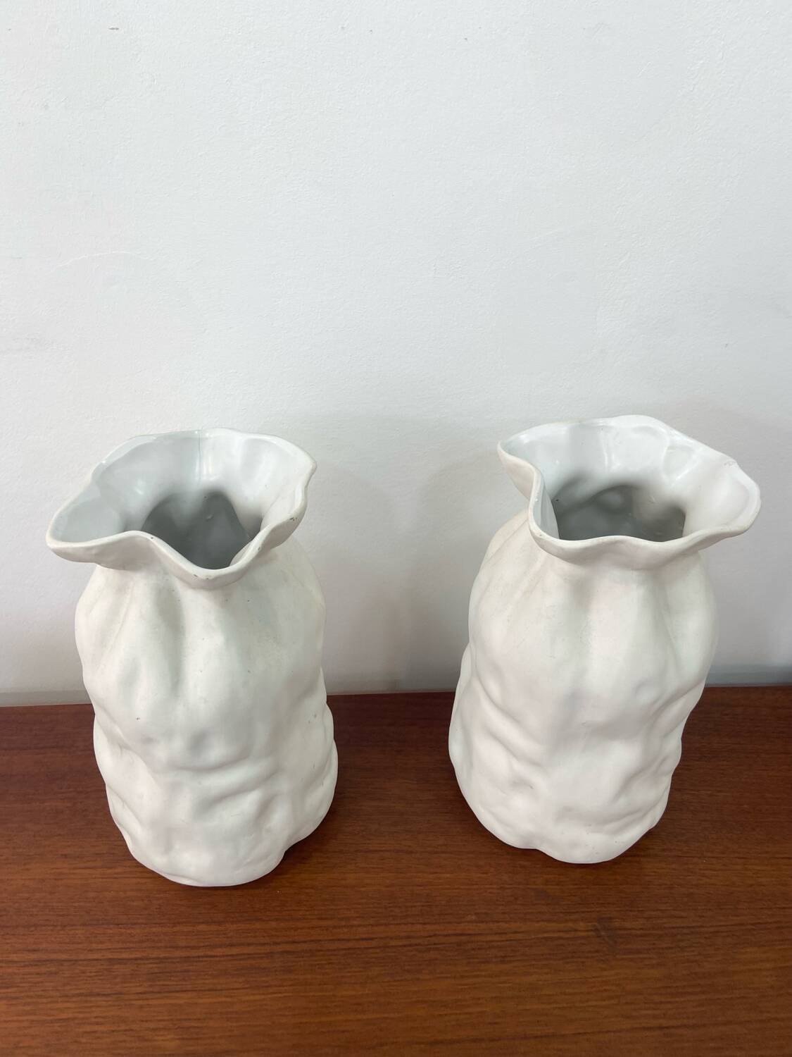 Paire de vases blancs