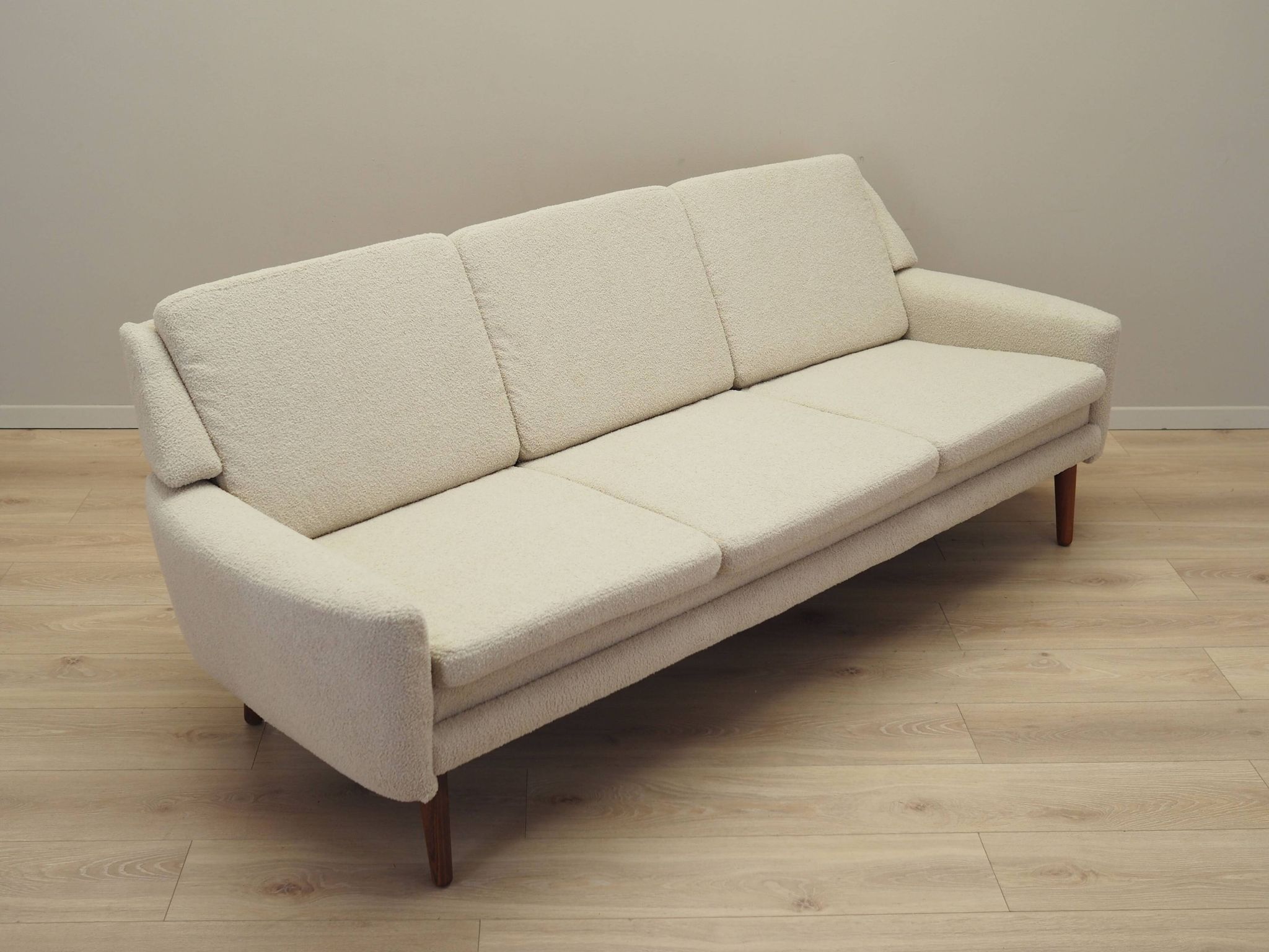 Canapé crème, design danois, années 1970, production : Danemark