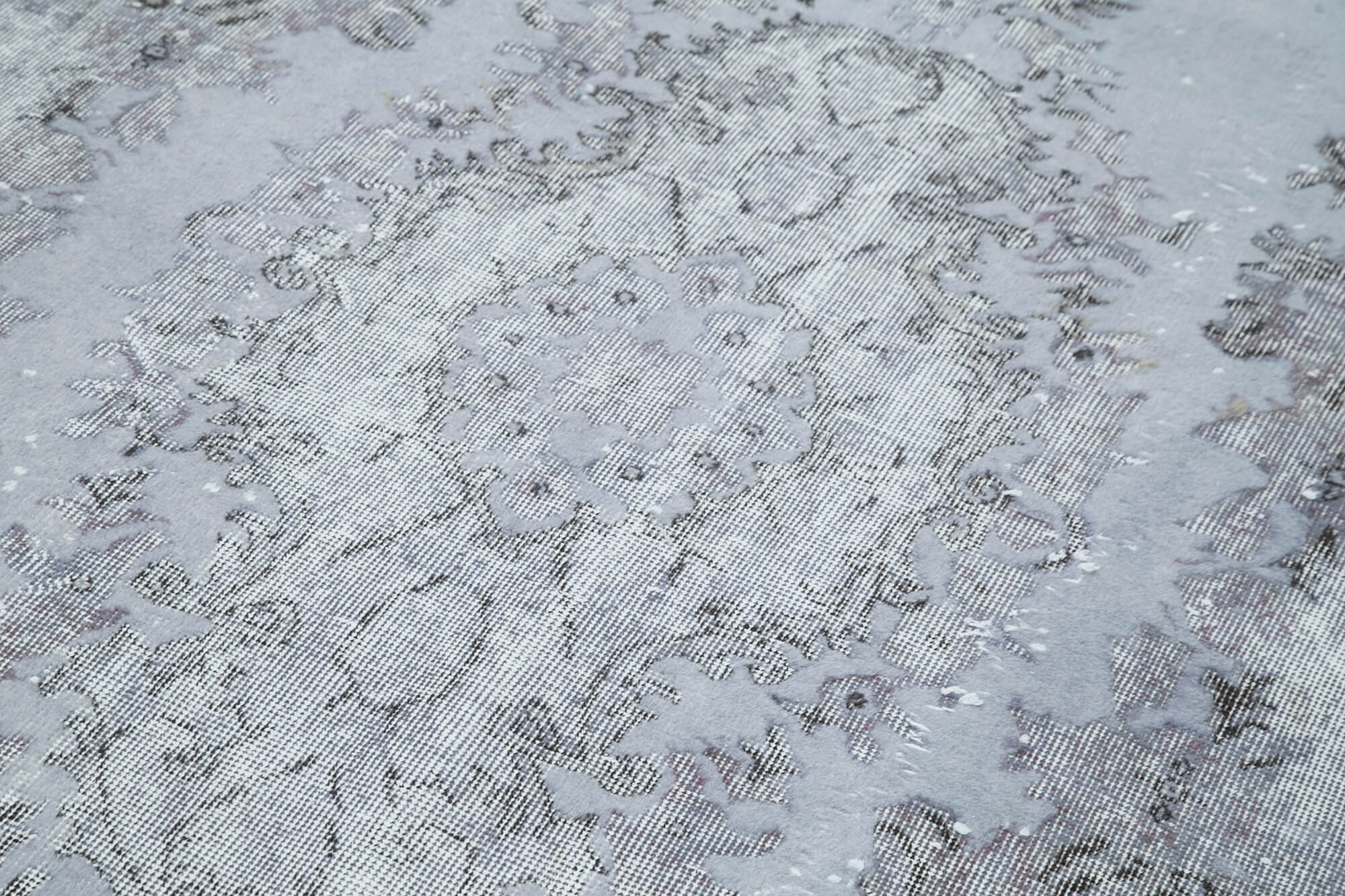 Hand-knotted distressed oriental 1980s 158 cm x 267 cm grey carpet