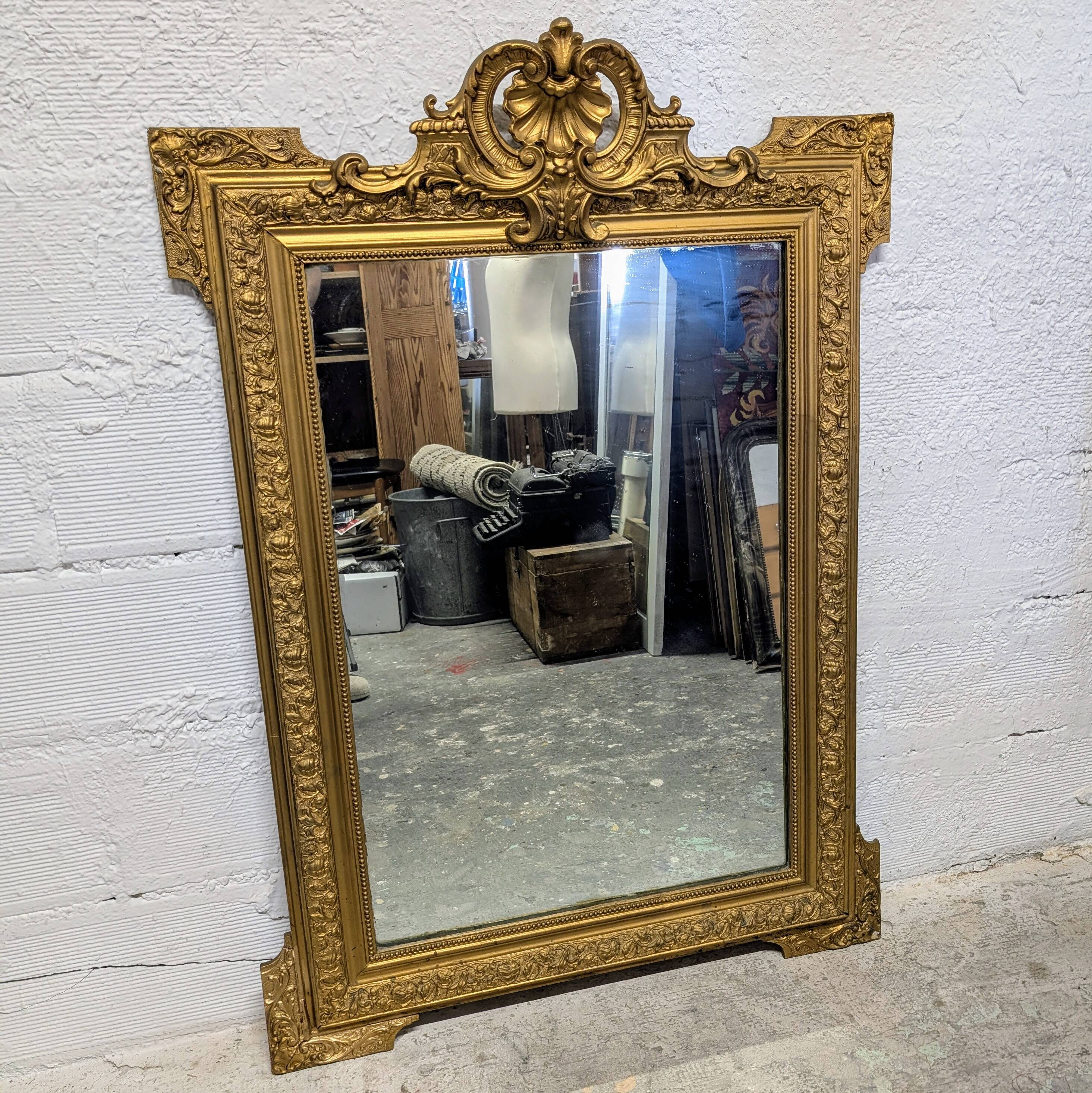 Golden mirror from the late 19th century.