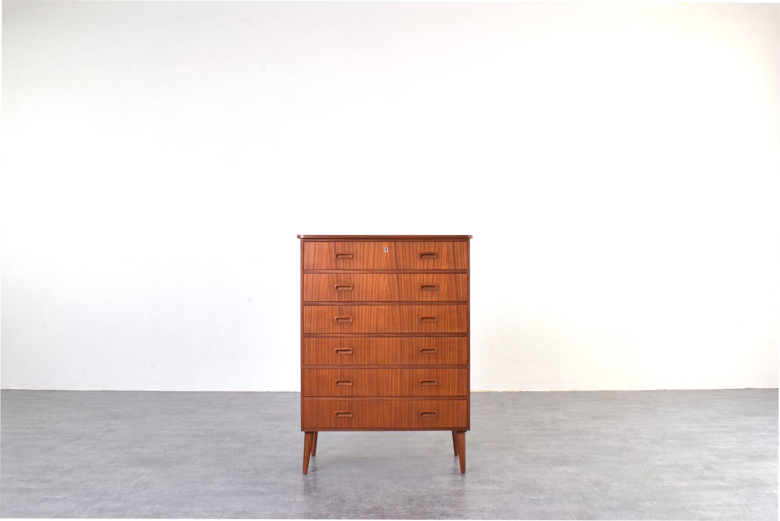 Commode en teck danois des années 1960.
