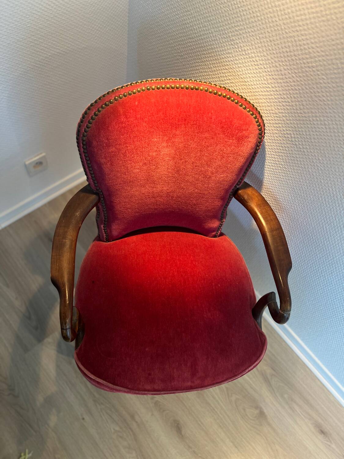 Antique armchair in burgundy velvet