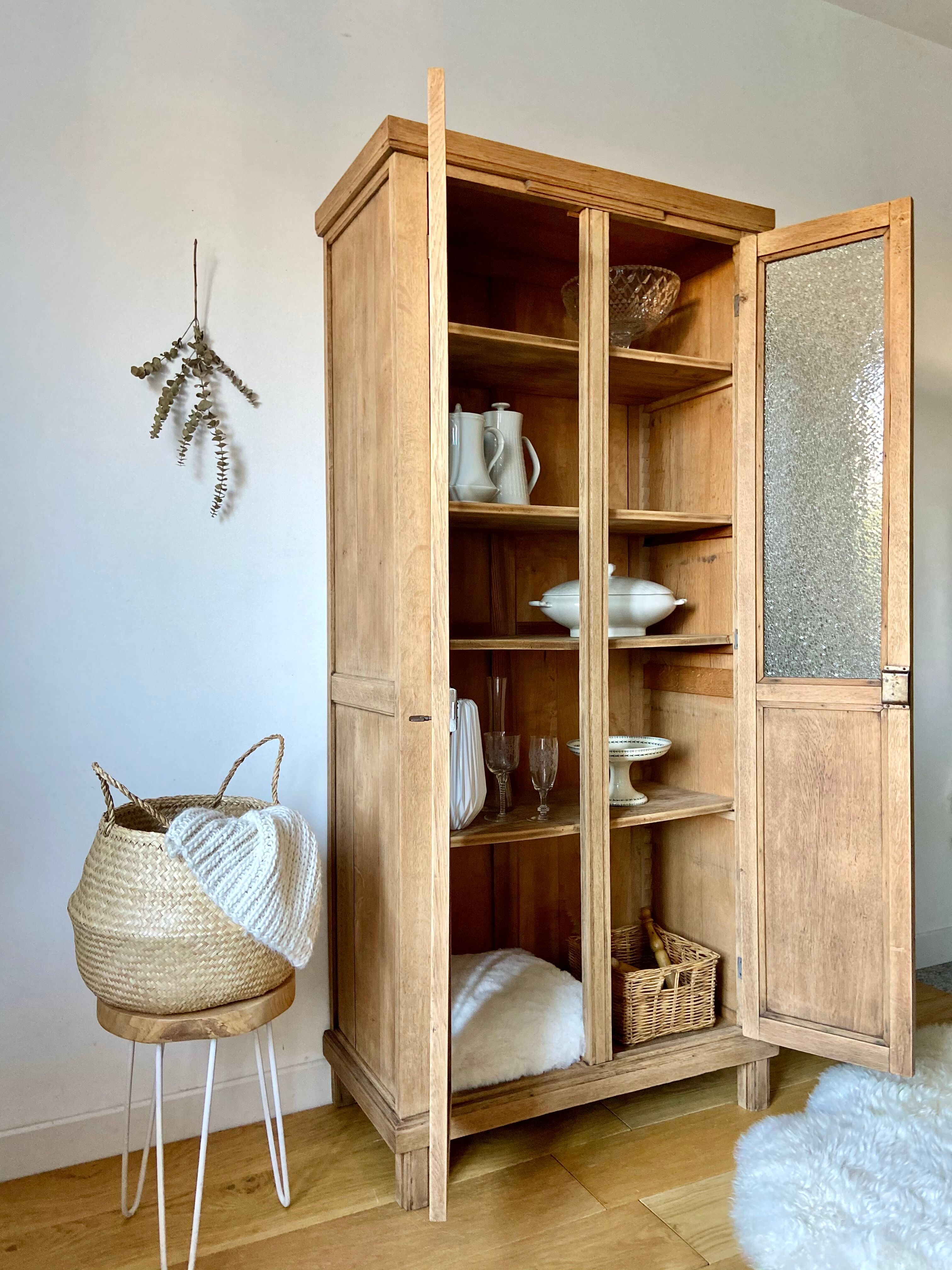 Art deco cabinet showcase