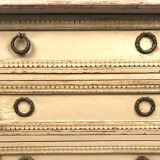 Commode de style Louis XVI en bois laqué crème, vers 1900