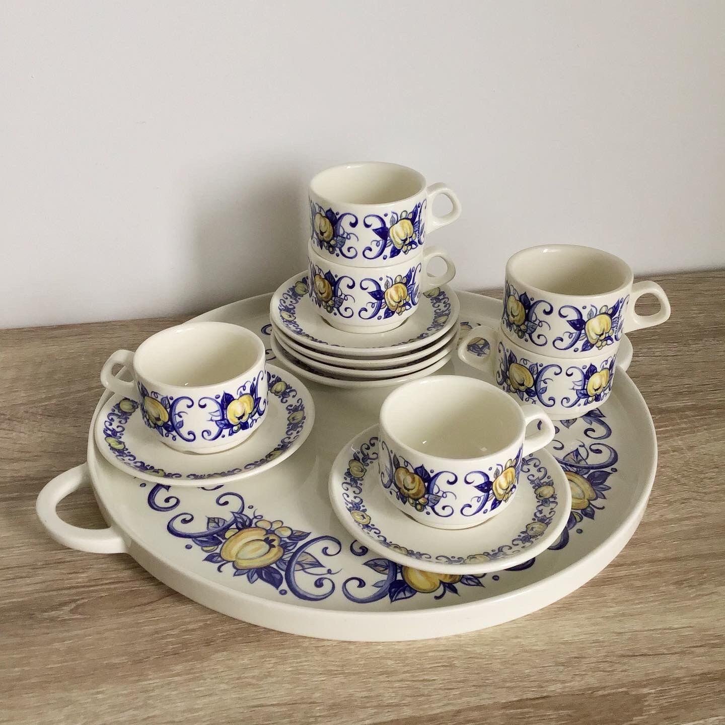 Set of six cups six saucers and a tray Villeroy and Boch Cadiz