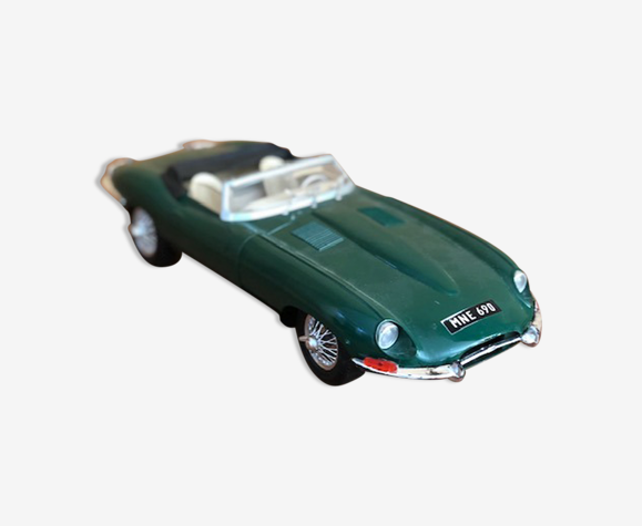 Voiture Jaguar verte miniature
