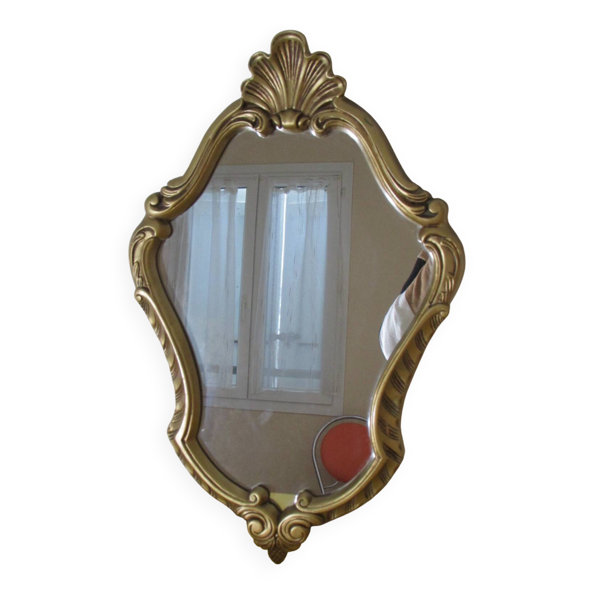 Small violin mirror in gilded resin