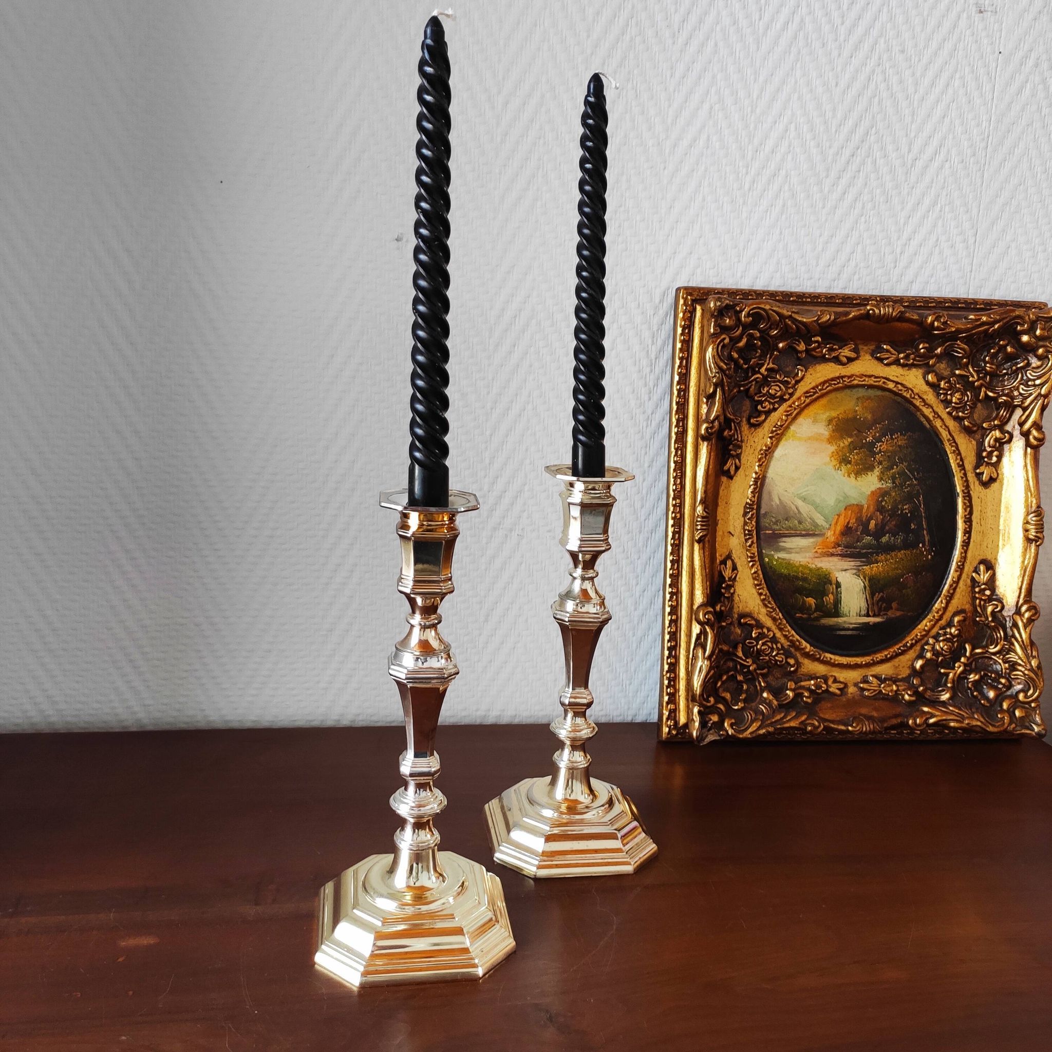 Paire de bougeoirs vintage classiques