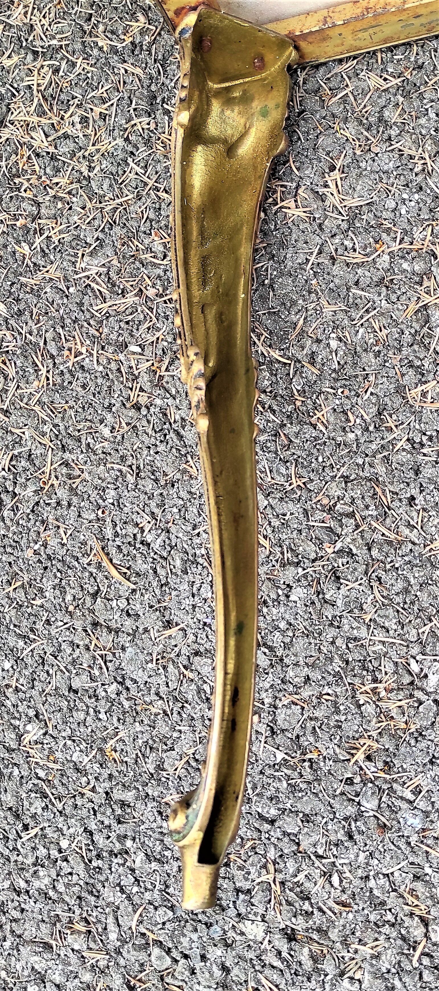 Coffee table with curved legs and pink marble top
