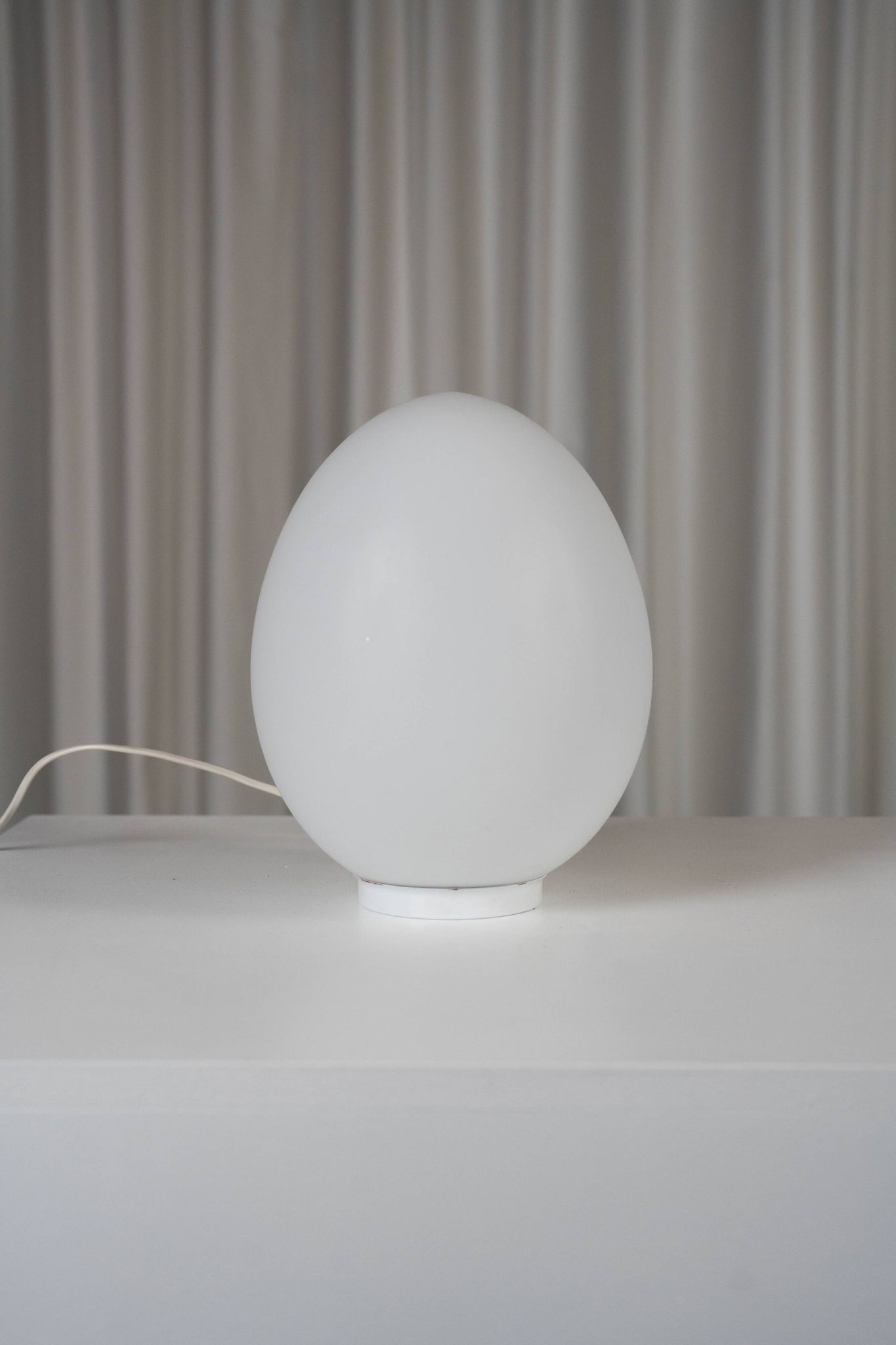 Vianne egg lamp Domec white glass edition, 1970