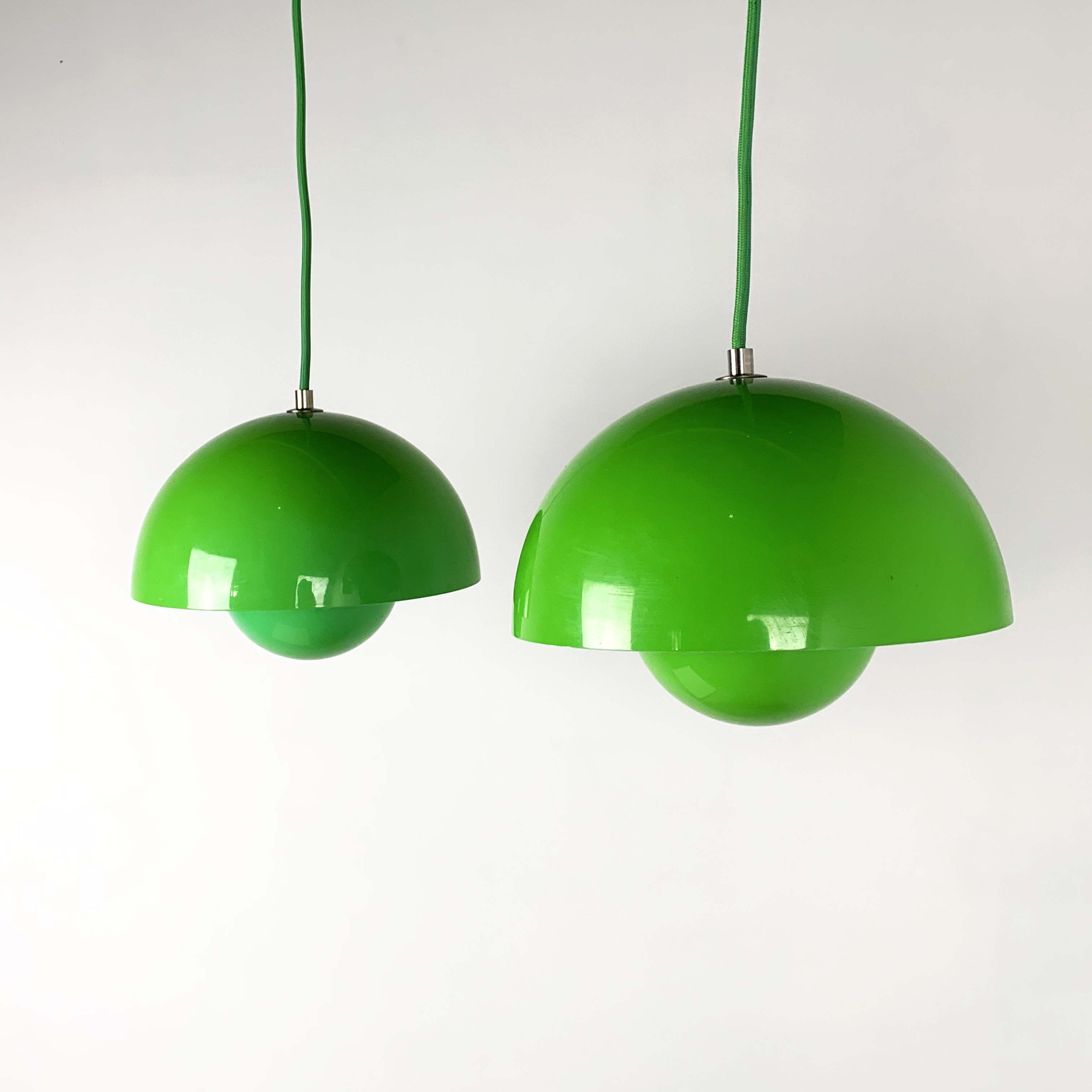 Green flowerpot hanging lamp by Verner Panton